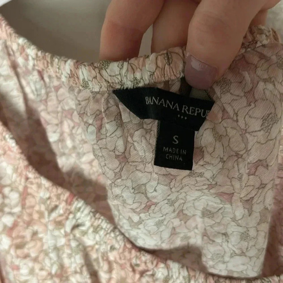 ☀️Banana Republic Off Shoulder Floral Top - Picture 2 of 4
